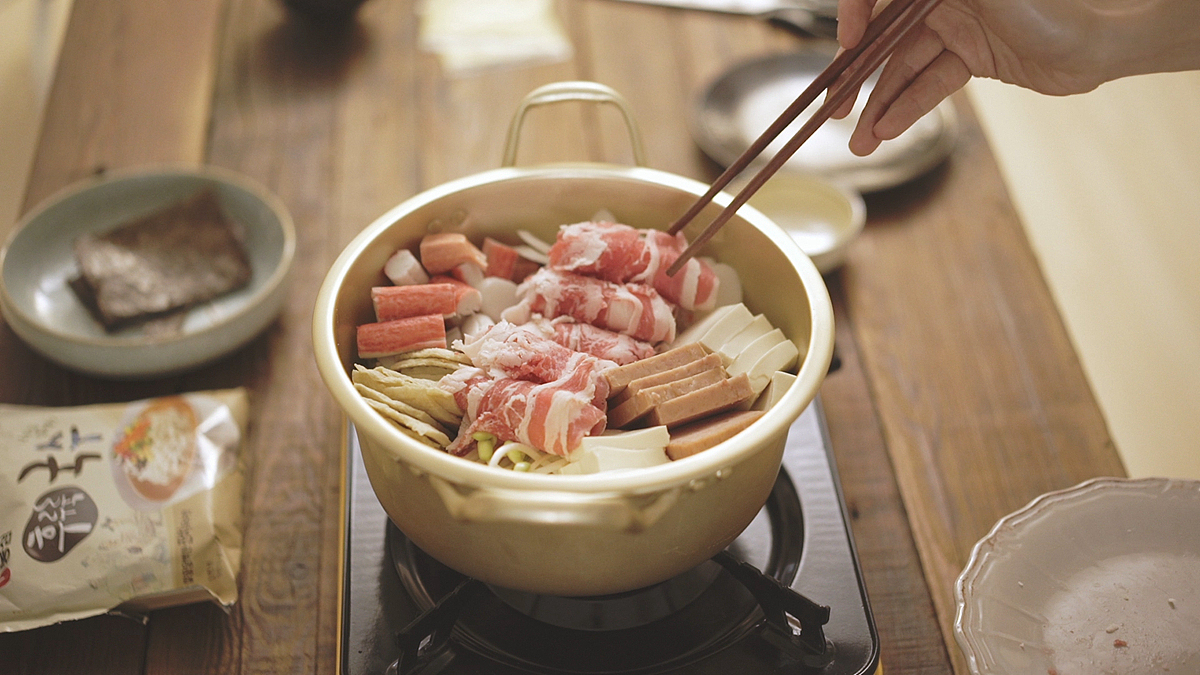 味蕾时光 第13集 韩式部队火锅（图ZMzc0MDkzNDA=） - 产品摄影 - 站酷设计师小蓝叔原创素材 - 站酷ZCOOL