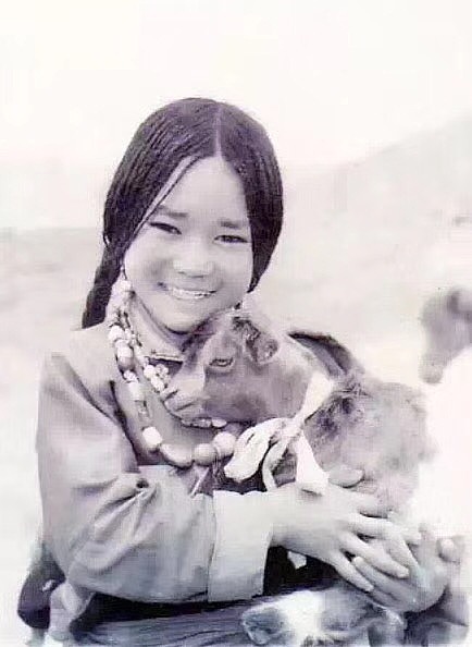 童年的母亲（图ZMTQyNDA2NzE2） - 人像摄影 - 站酷设计师迪斯之窗影视动画原创素材 - 站酷ZCOOL