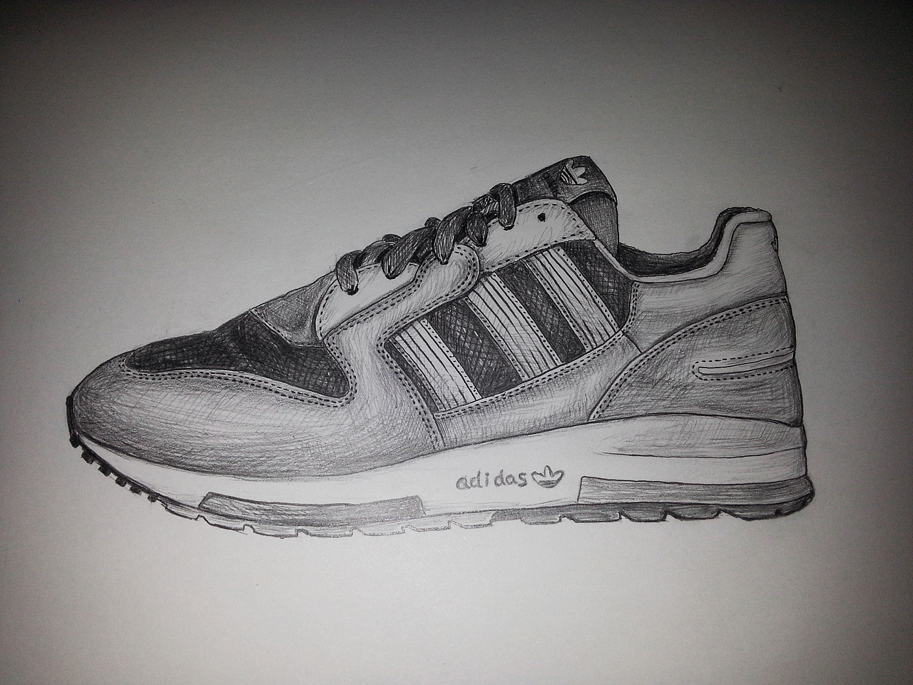 阿迪 鞋 素描