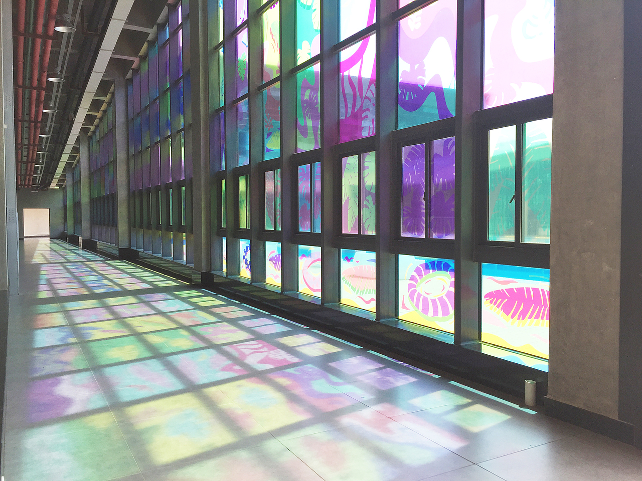 夏——彩色玻璃墙装置艺术设计（图ZMTAxODc4ODA4） - 实验艺术 - 站酷设计师里昂大大大大神原创素材 - 站酷ZCOOL