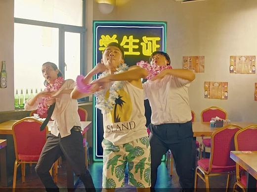 象牙塔里的年轻人，凭什么可以为所欲为？