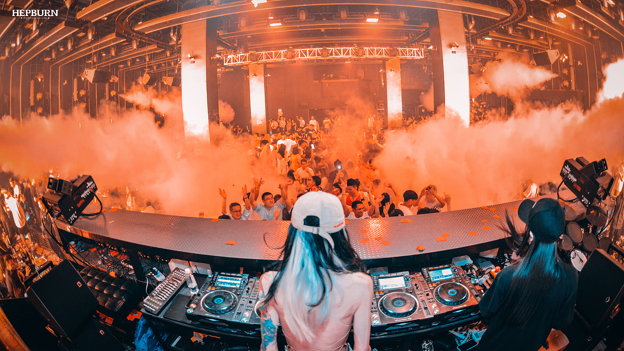 夜店摄影 · 毕夏大叔 | 2019 HEPBURN · Shenzhen（图ZMTYyMDA1MzQ0） - 人像摄影 - 站酷设计师毕夏大叔原创素材 - 站酷ZCOOL