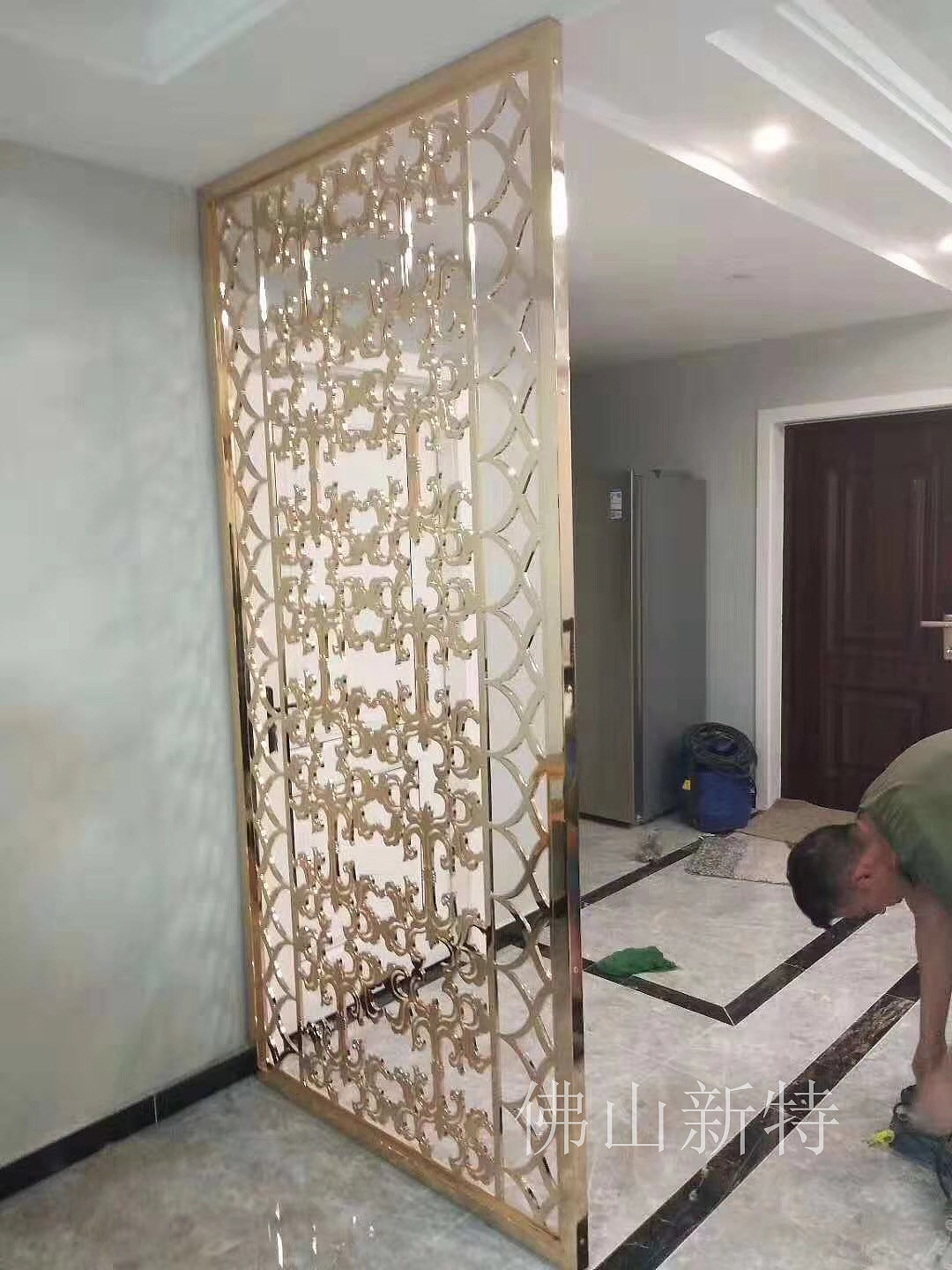 多款水镀仿金铜雕刻屏风图片