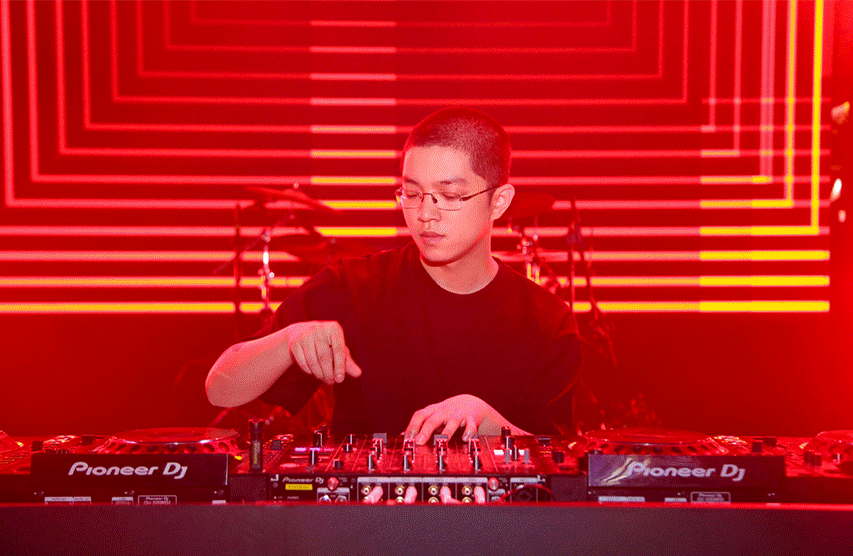 天猫&YSL圣罗兰美妆- 无界空间 YSL BEAUTY ZONE 2021（图ZMjY3ODQwNjI4） - 舞台美术 - 站酷设计师guqifan945原创素材 - 站酷ZCOOL