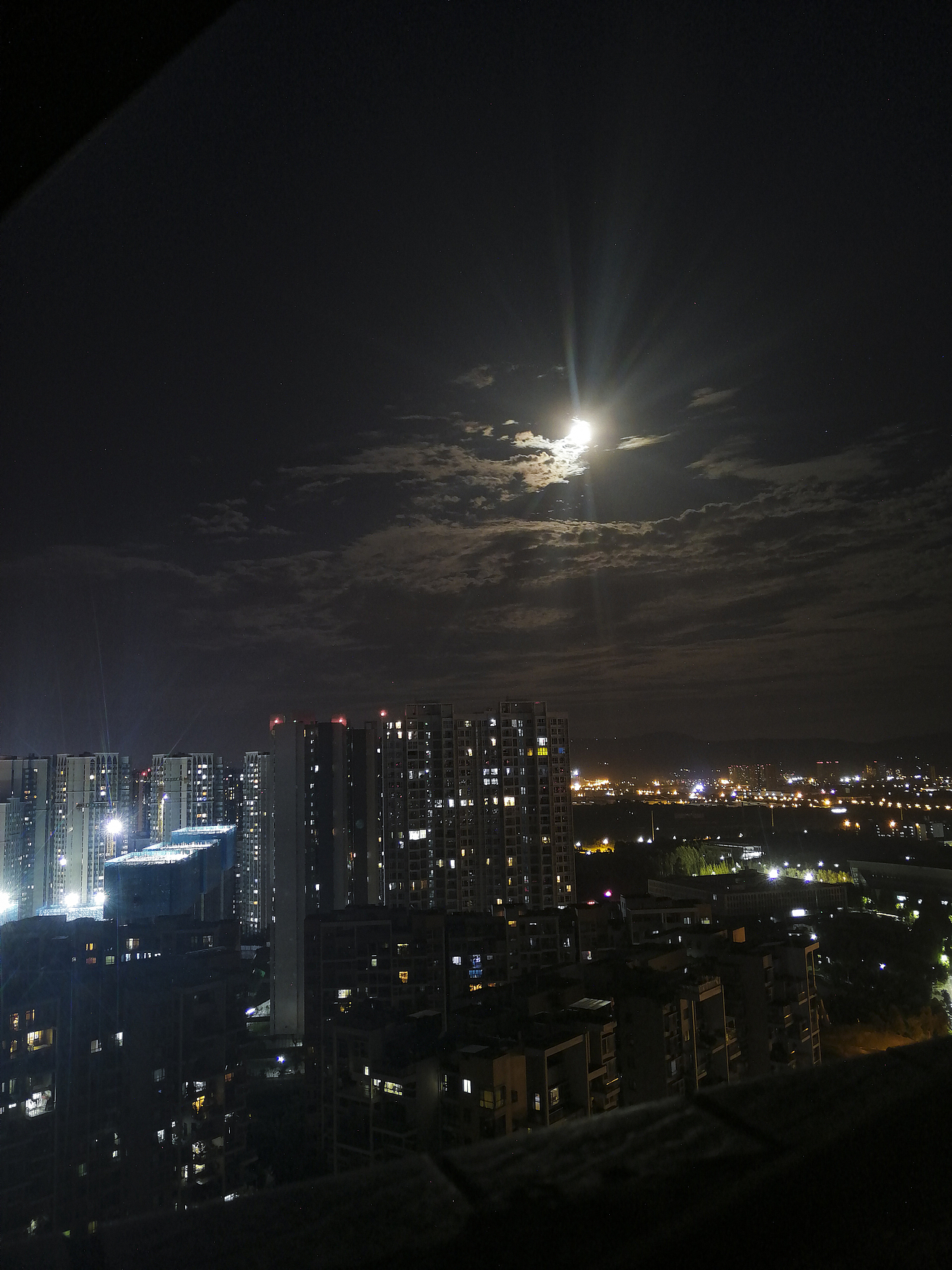 8月14手机拍摄城市夜景