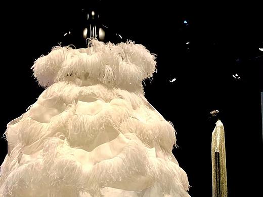 VALENTINO RE-SIGNIFY（個人主頁-ZNTU5NDYyMzY=） - 展陳設(shè)計 - 站酷設(shè)計師尼卡馬斯特原創(chuàng)素材 - 站酷ZCOOL