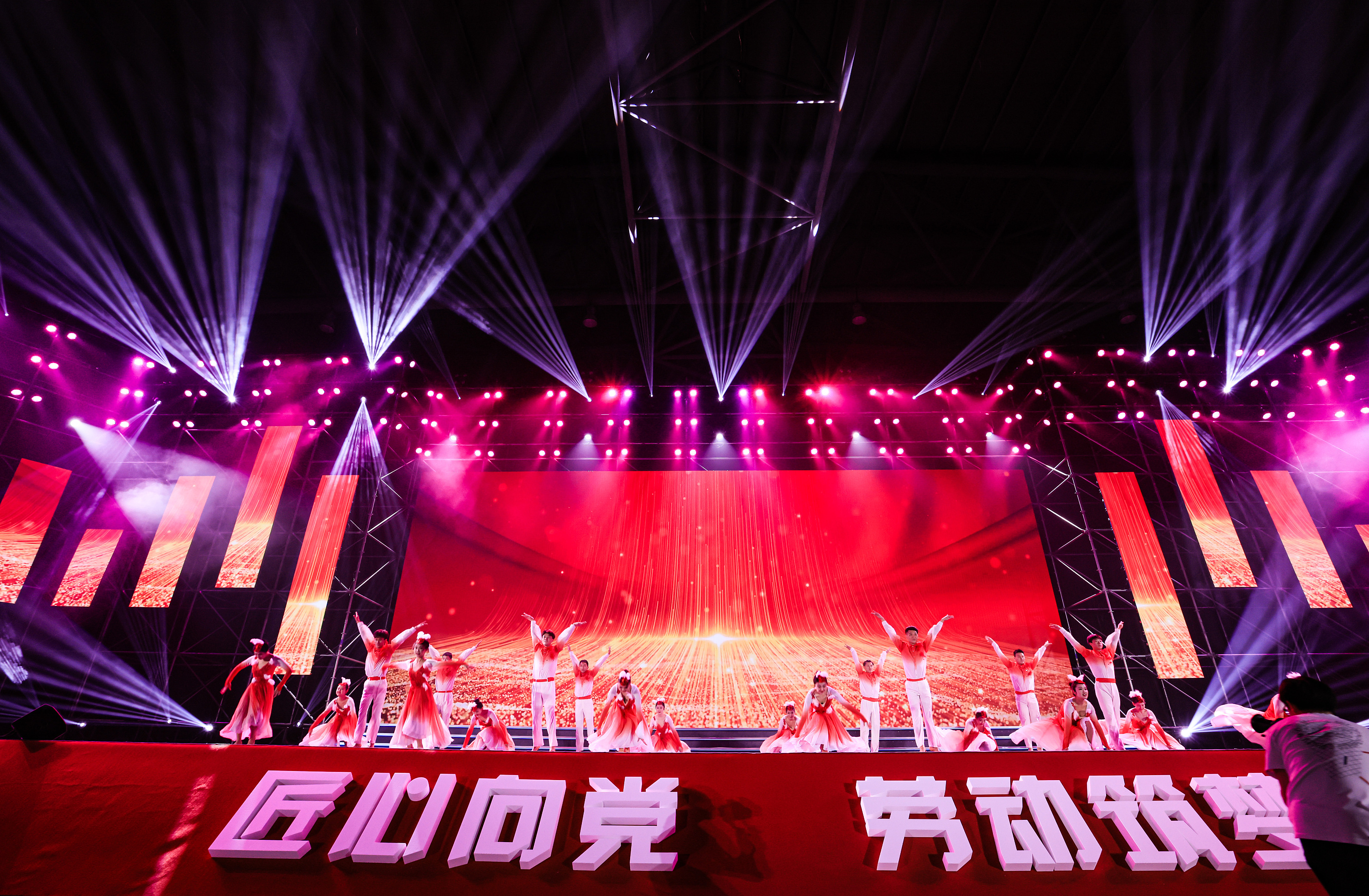 "匠心向党 劳动筑梦" 花桥职工庆"五一"文艺汇演