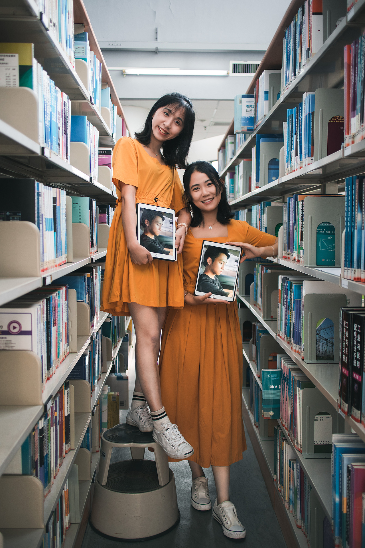 大学校园闺蜜照