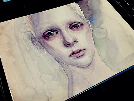 7.嘴巴的处理注意上下唇的明暗变化,下唇的唇纹处理的尽量细致以突出质感。