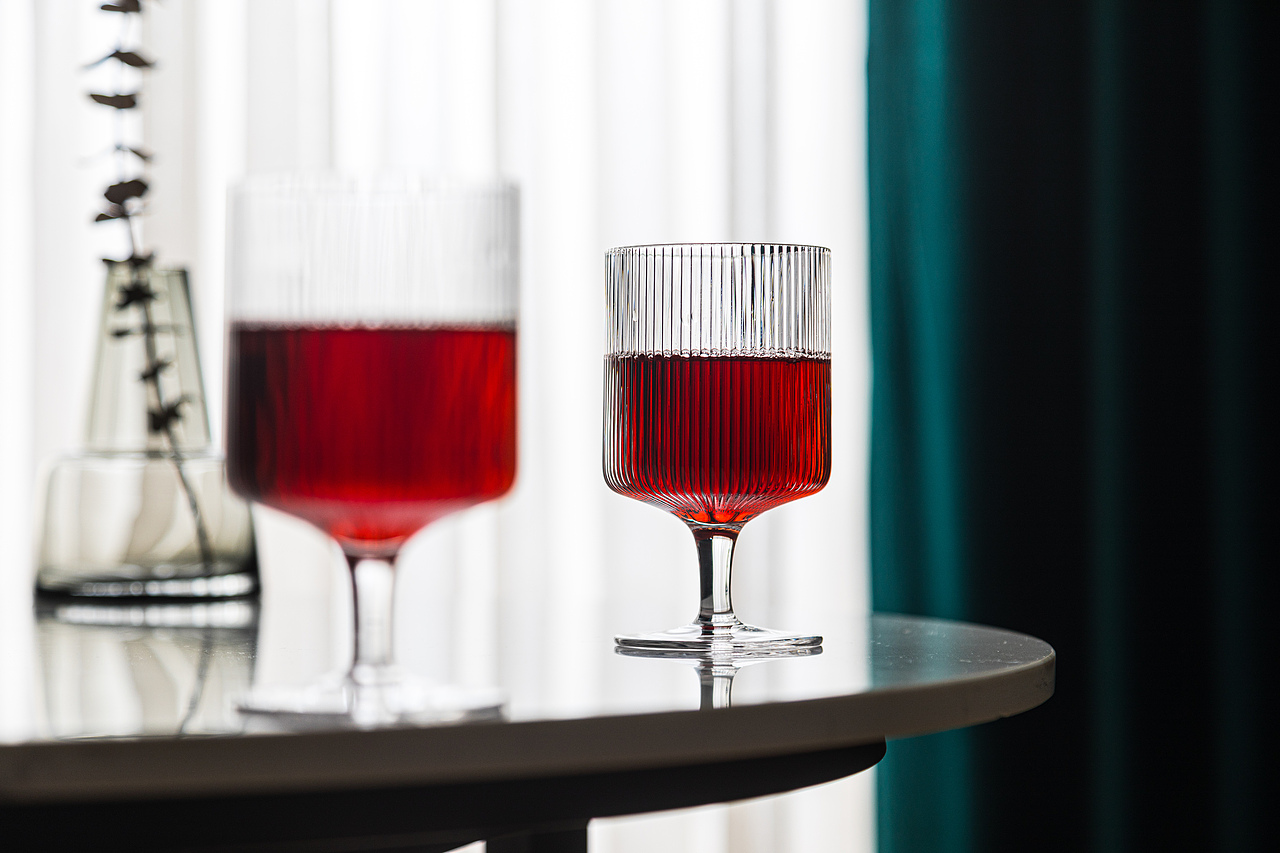 《蓝眼泪》| 高脚杯 | 葡萄酒杯 | 玻璃杯 | 饮具（图ZMjQ3NjkzNjgw） - 产品摄影 - 站酷设计师一毛拍美器原创素材 - 站酷ZCOOL