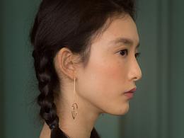 女