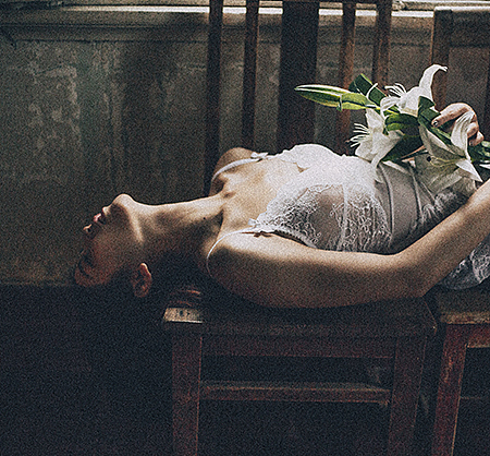 她喜欢扬起头，以吹息（图ZNzE2NTE3ODA=） - 人像摄影 - 站酷设计师安静不给我原创素材 - 站酷ZCOOL