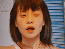 100%独立大女孩
