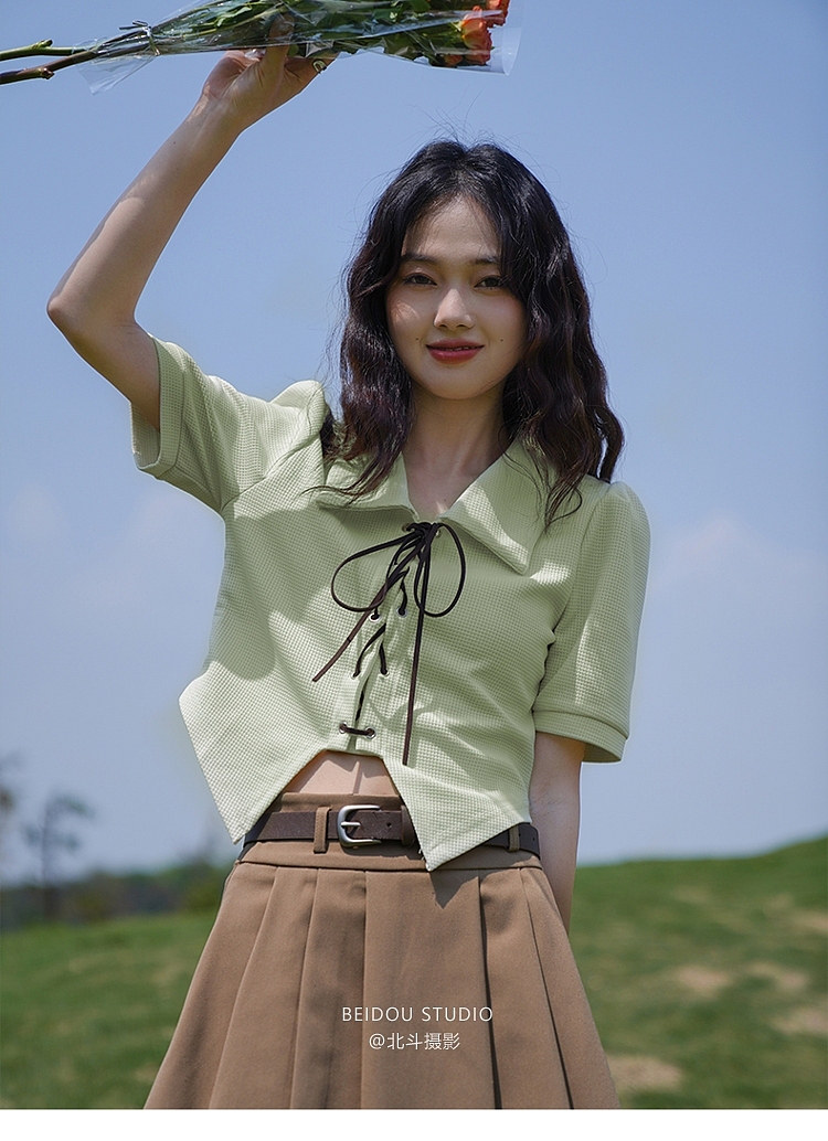 模特拍摄 短款上衣拍摄 纯欲辣妹风拍照 短袖t恤拍摄