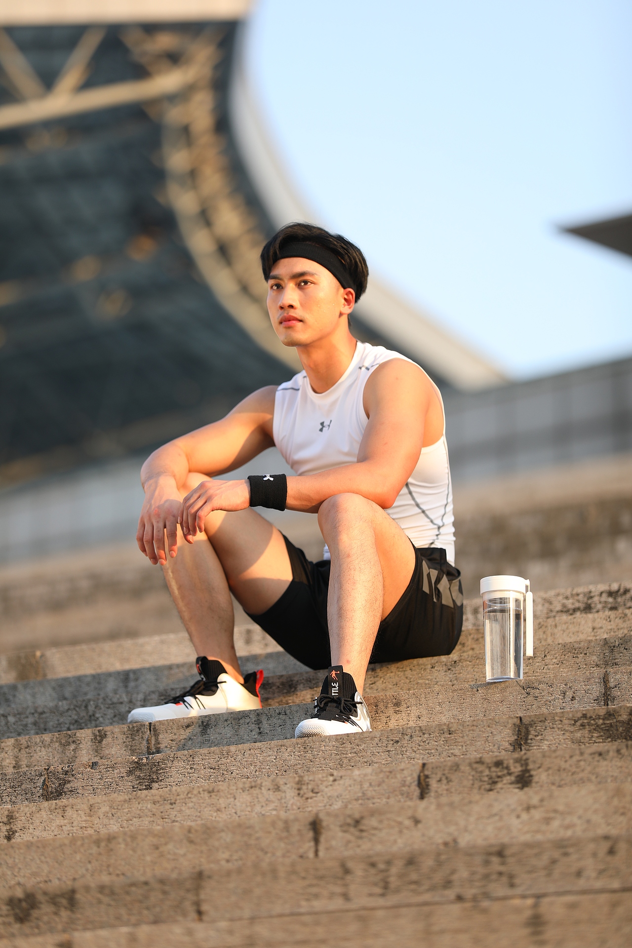 商业广告摄影-户外运动水杯摄影-模特摄影