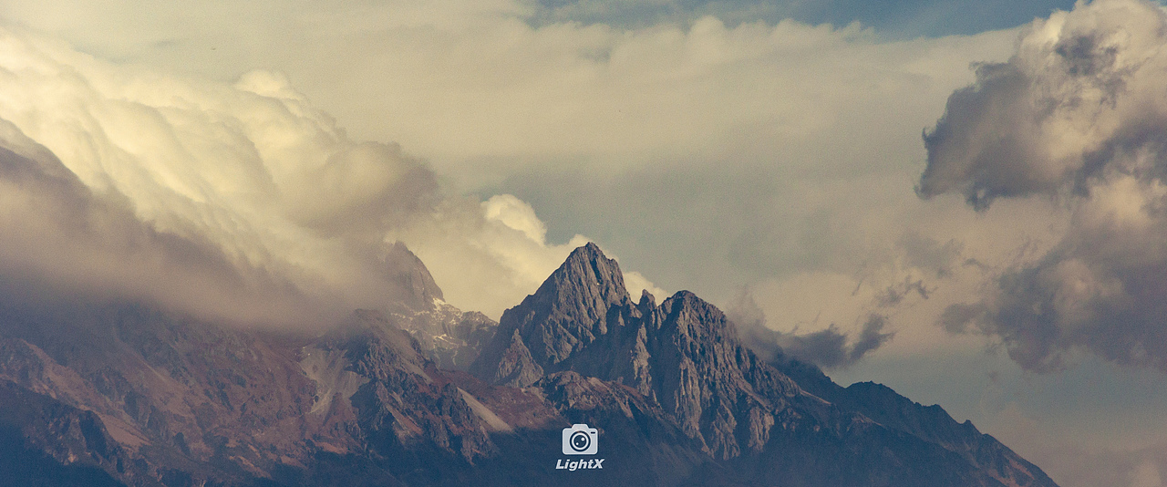 麗江城內(nèi)雪山（圖ZMTgwNzc2MzMy） - 風(fēng)光攝影 - 站酷設(shè)計師村長Wong原創(chuàng)素材 - 站酷ZCOOL