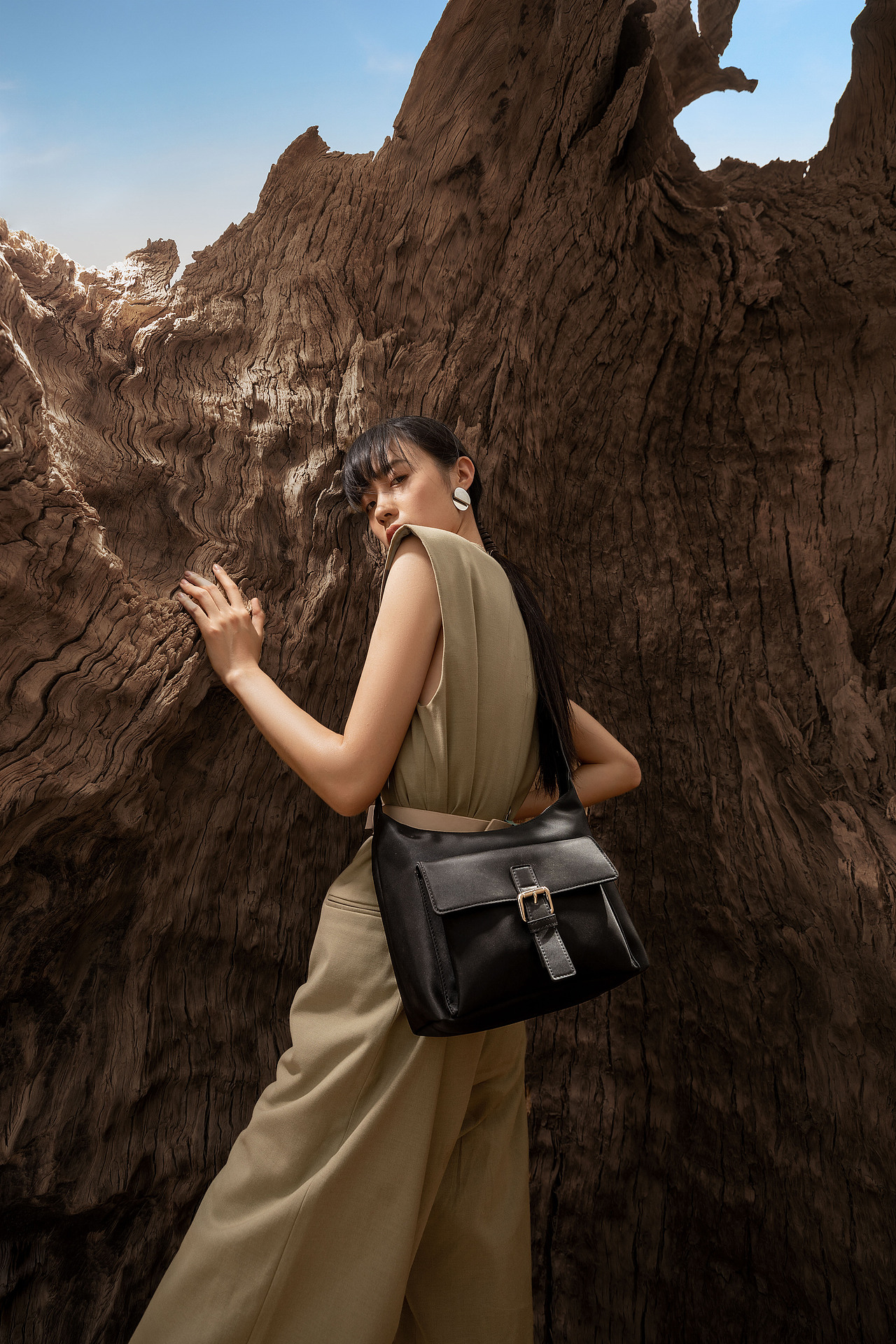 敦煌一组商业拍摄 包包 服装 等品牌