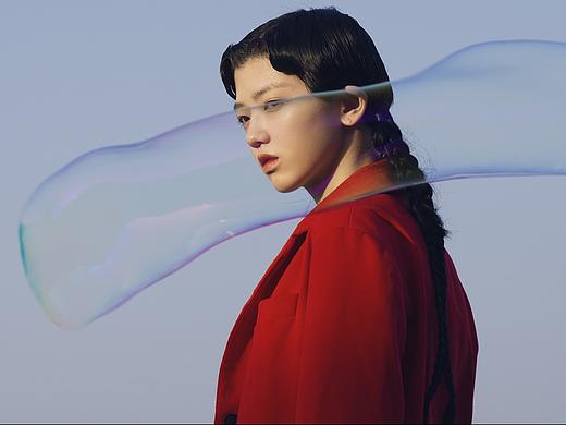 一半现实一半海水