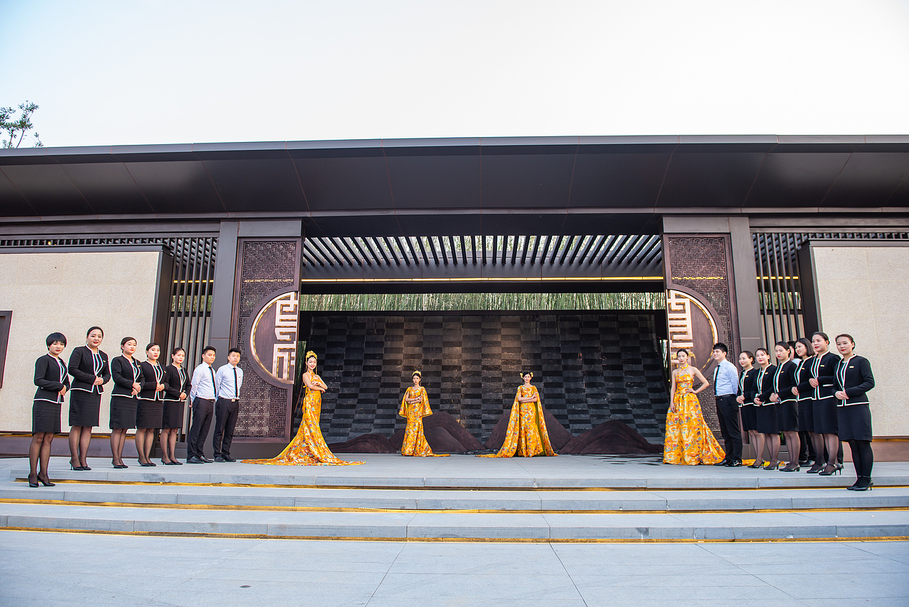 地产:营销中心暨景观示范区盛启