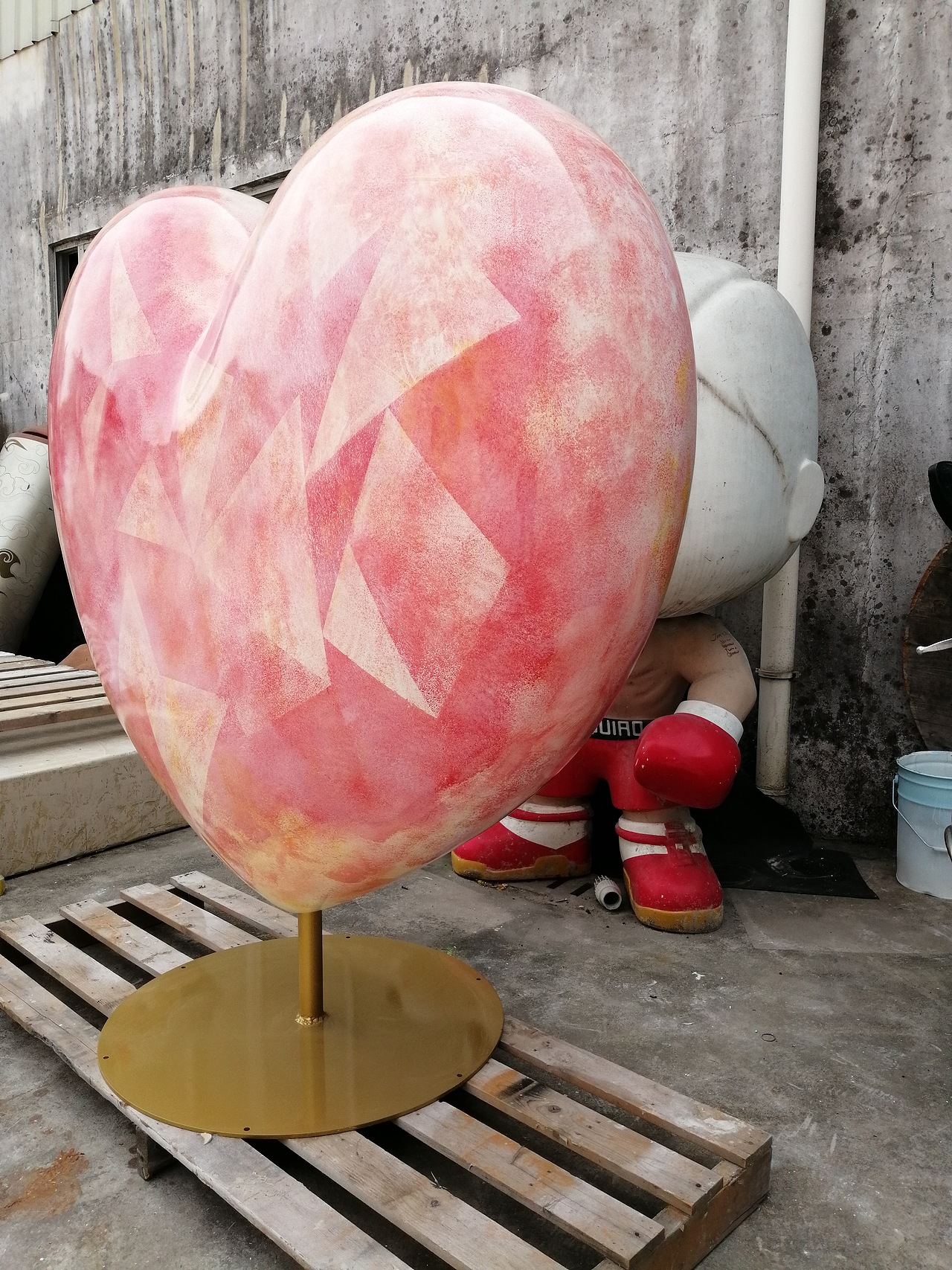 七夕节专属浪漫风格十足的大型玻璃钢心形造型雕塑定制（图ZMjQ2ODAyMDI4） - 雕塑 - 站酷设计师满天下雕塑厂家原创素材 - 站酷ZCOOL