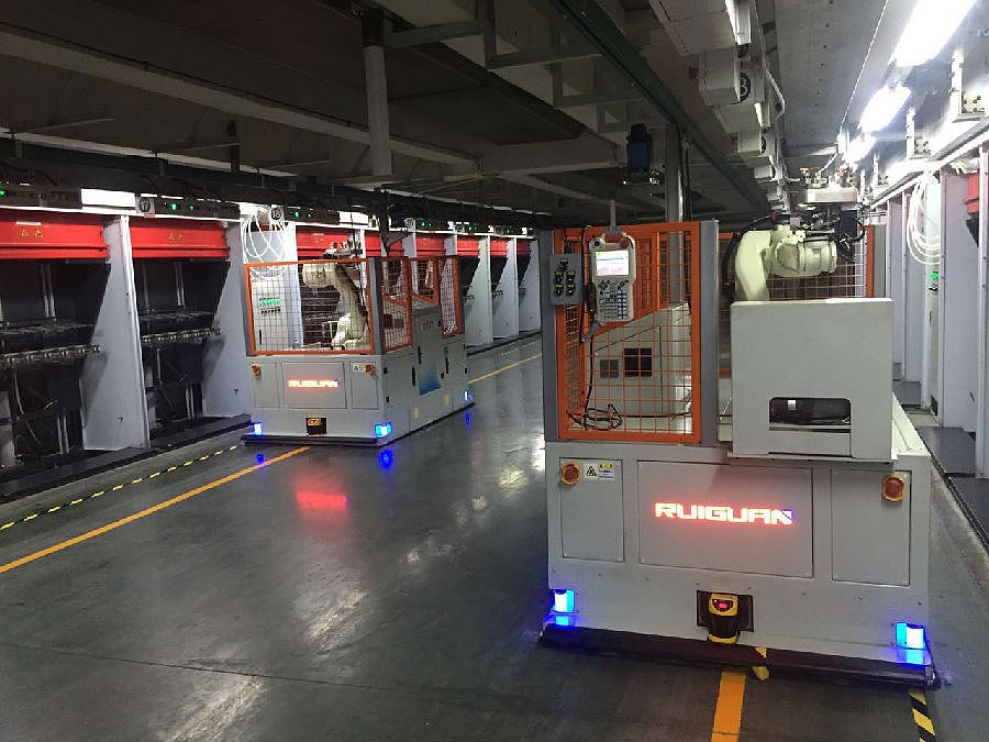 锐冠机器人:新时代,智能化发展,一路前行