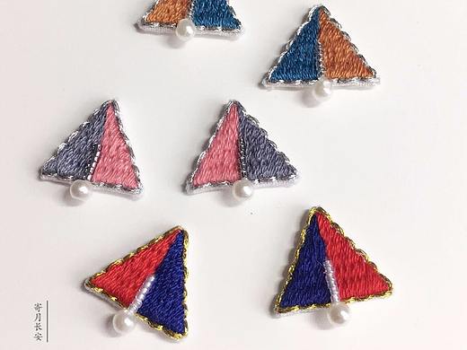 现货原创手工刺绣耳钉 三角形拼色