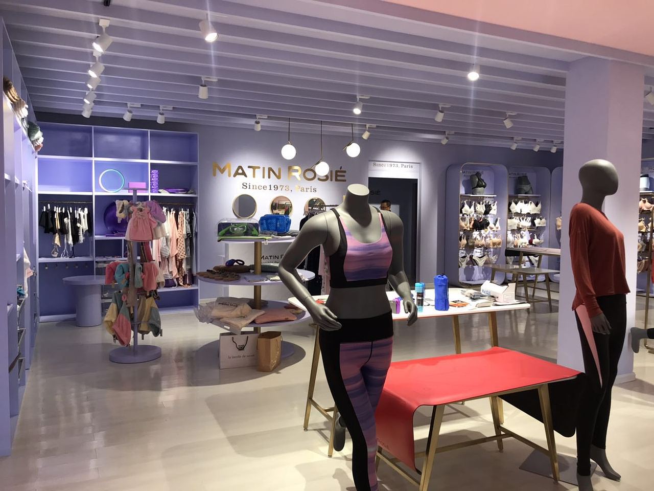 《玛汀露丝 》家居零售终端空间设计 x PongoDesign（图ZMTUwOTg1MTgw） - 展陈设计 - 站酷设计师琮一品牌设计公司原创素材 - 站酷ZCOOL