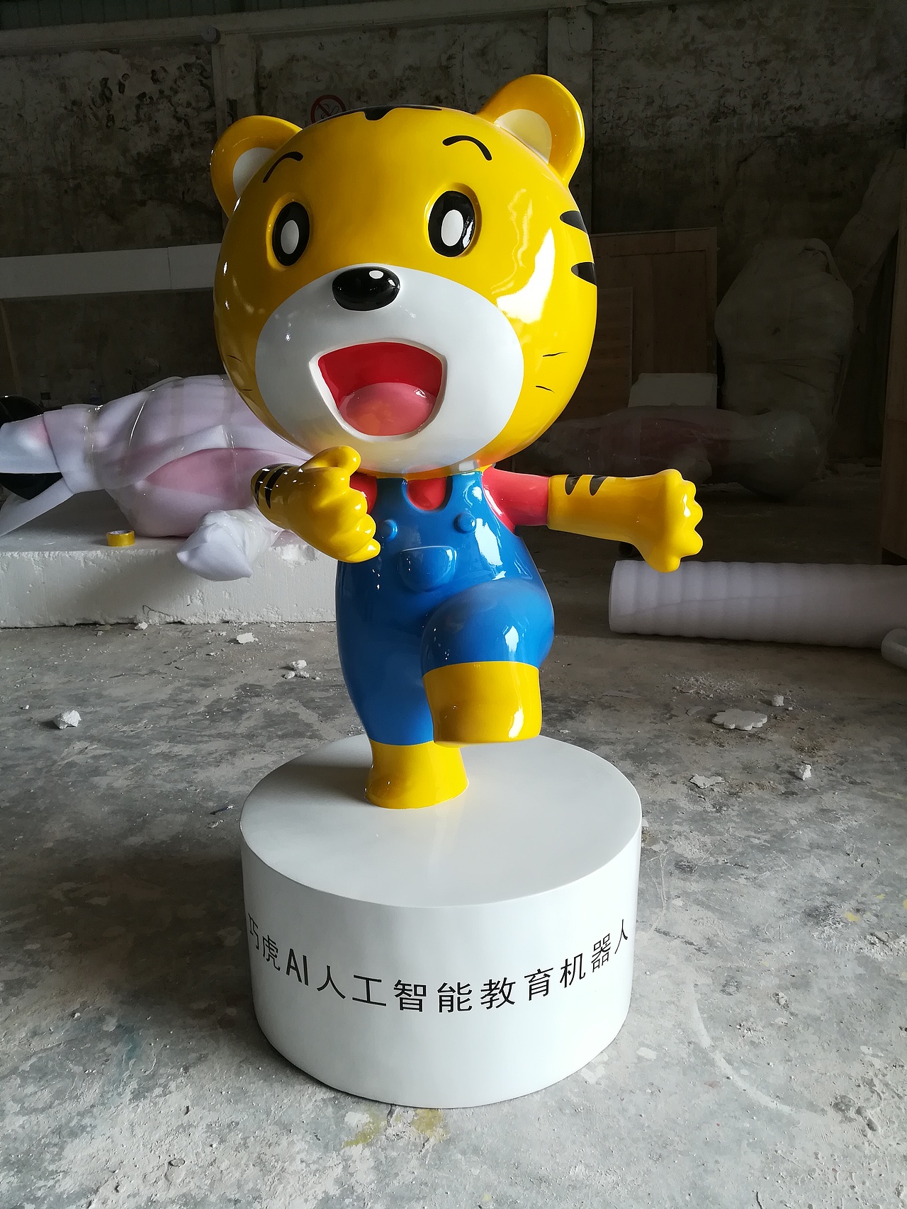 公司企业ip形象玻璃钢店铺卡通品牌造型雕塑树脂摆件