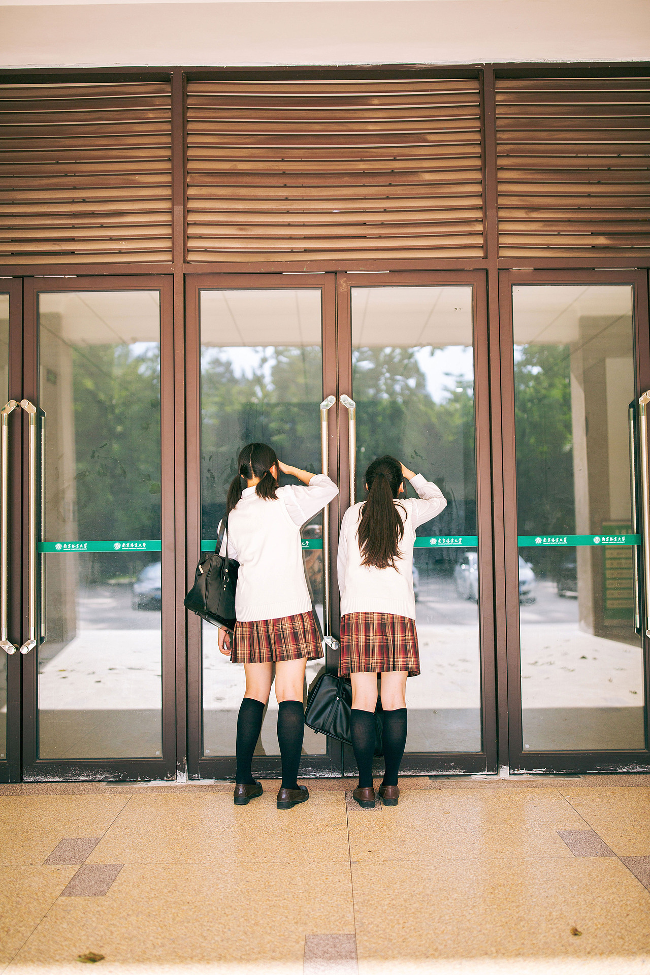 闺蜜（图ZMTMyNDU4MDU2） - 人像摄影 - 站酷设计师小p同学ai原创素材 - 站酷ZCOOL