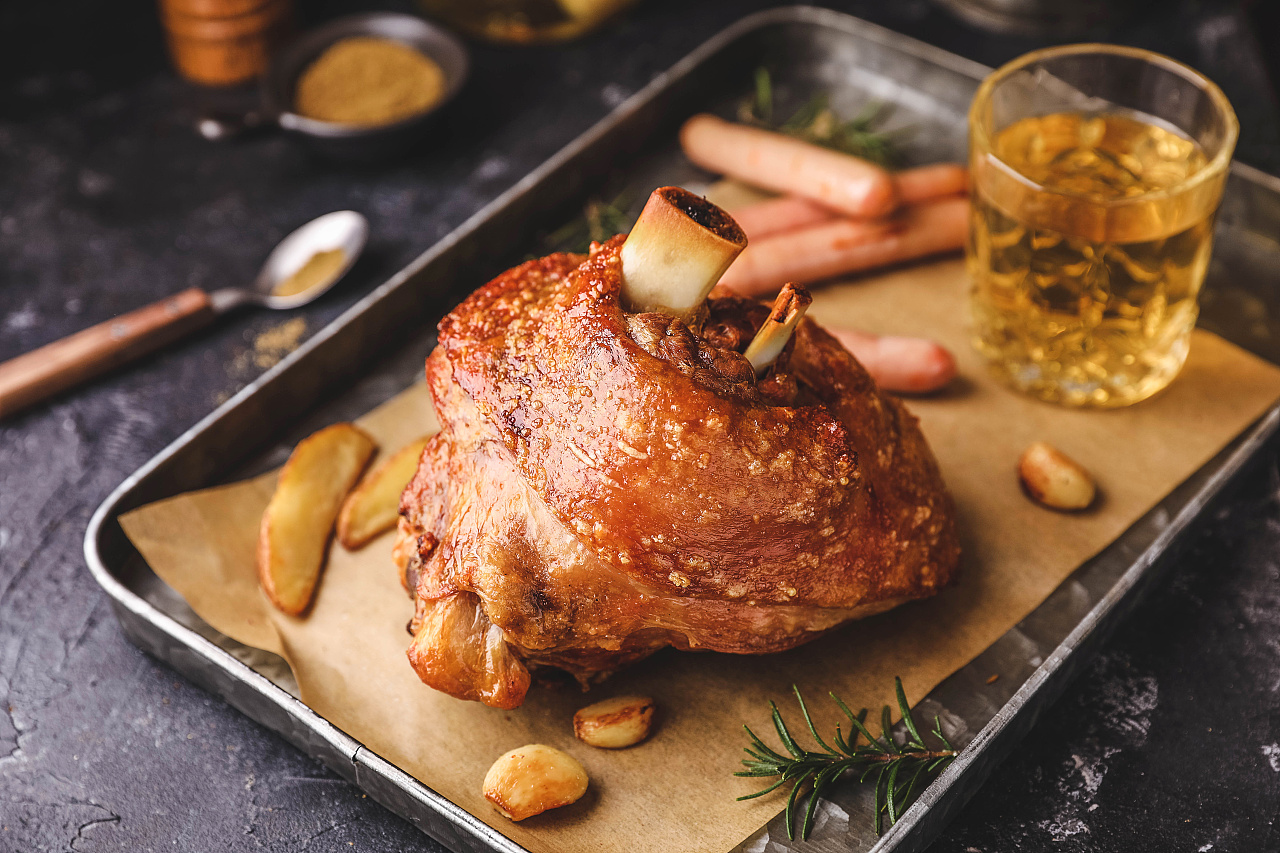 火腿肠烤肘子烤猪排