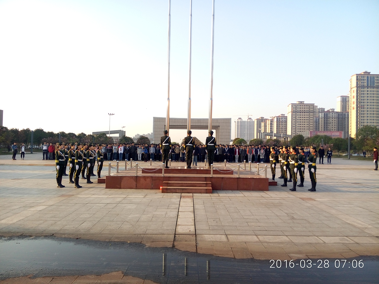 新人新作-{升旗}（图ZNjAyNDA5MjA=） - 人文/纪实摄影 - 站酷设计师梁小样原创素材 - 站酷ZCOOL