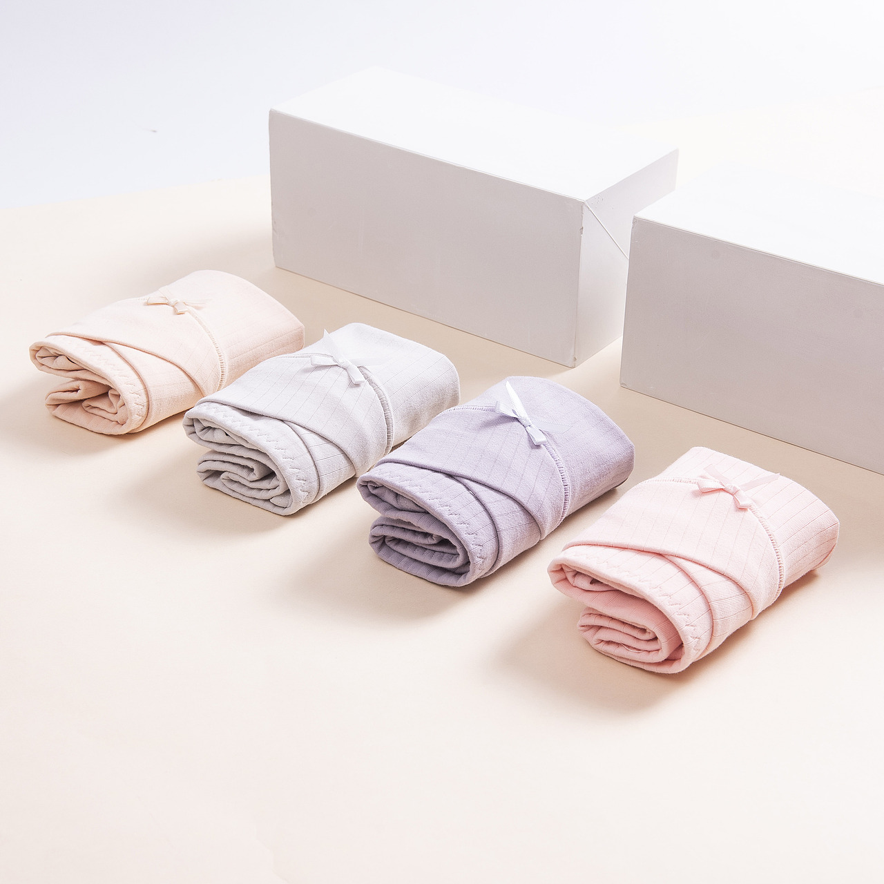 女士内裤、孕妇 内裤类产品摄影 创意组合静物平铺拍摄（图ZMjEwMzA0NjI4） - 产品摄影 - 站酷设计师艺视商业摄影原创素材 - 站酷ZCOOL