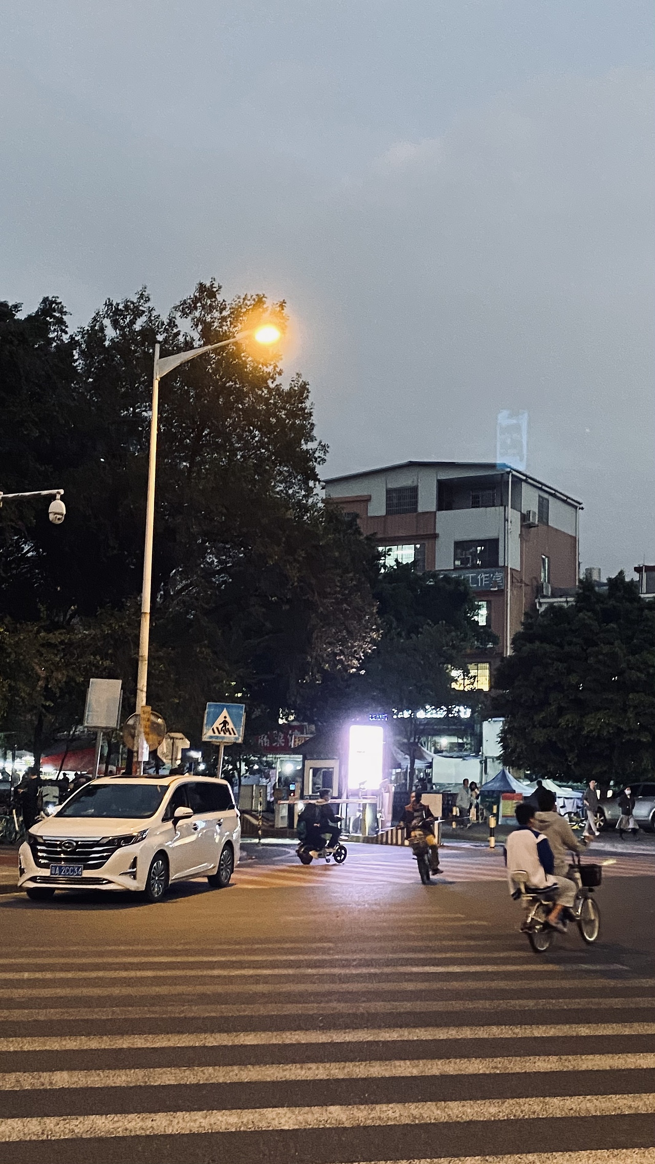 人文紀(jì)實(shí)攝影-南亭村的日常路人（圖ZMjM1NTM4OTEy） - 人文/紀(jì)實(shí)攝影 - 站酷設(shè)計(jì)師小讓讓原創(chuàng)素材 - 站酷ZCOOL