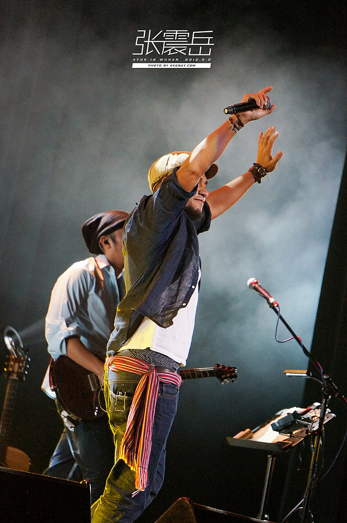 张震岳武汉演唱会 AYUE IN WUHAN（图ZNjgxOTc2MA==） - 人像摄影 - 站酷设计师树多村光原创素材 - 站酷ZCOOL