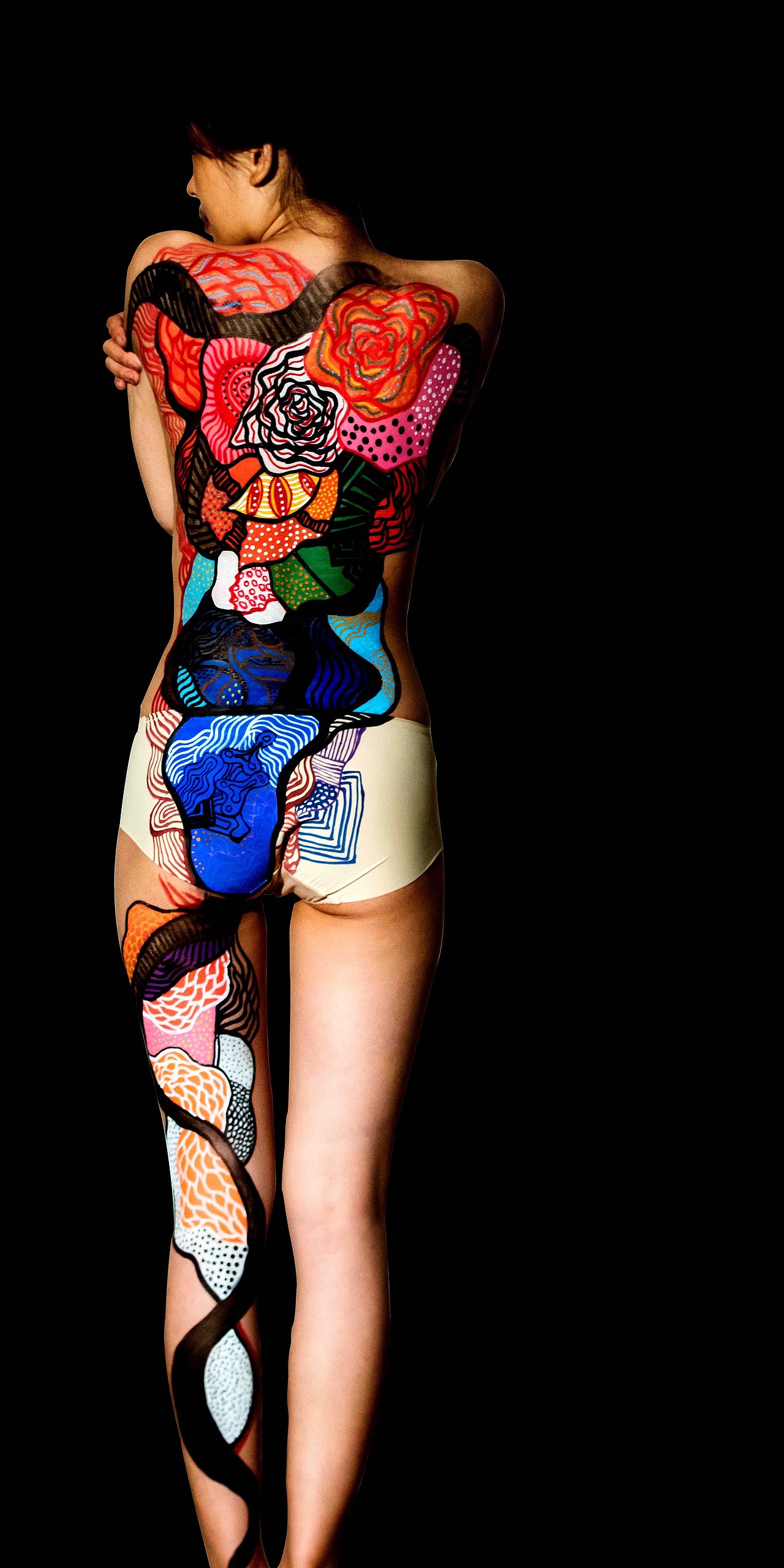 文刀绘 公共艺术《艺术在身体上游走》