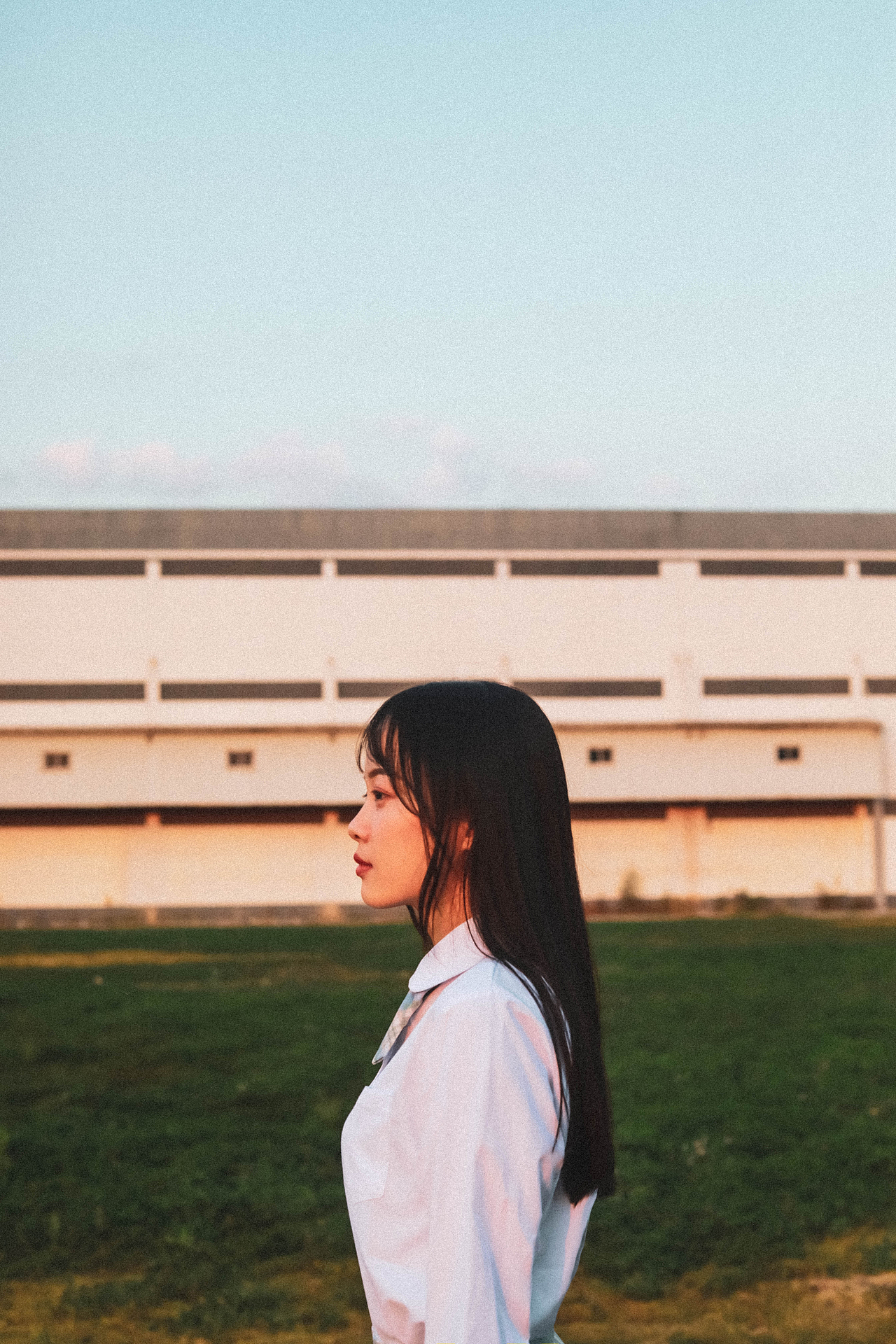 夕阳下的闪光少女