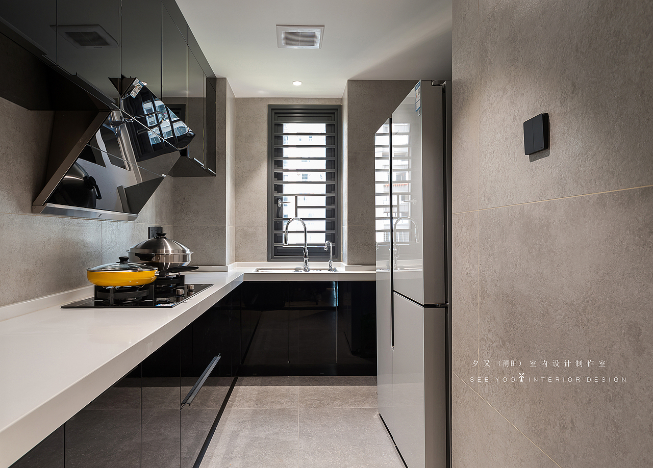 ♢一个良好的空间给人带来最直观的情绪是和谐安定、平衡透气,让人可以完全把身心交给空间。绿枝增添了几分惬意的遐想!含蓄的韵味,获得的感受更为深长。阳光与空气洒入空间,充满了艺术的感染力,真实与诗意在不经意间流露。