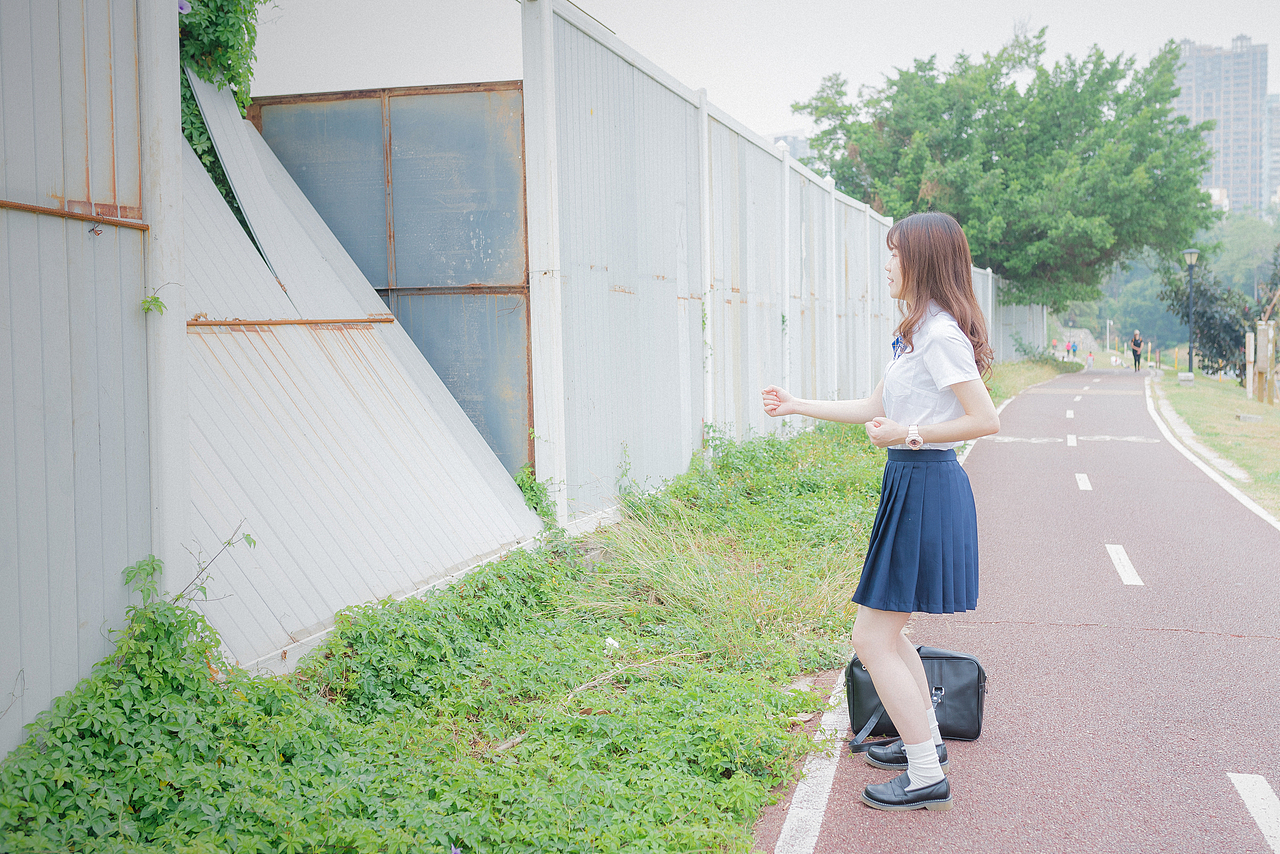 轻风吹拂 少女冲鸭٩(ˊᗜˋ*)و（图ZMTM5ODcxNzAw） - 人像摄影 - 站酷设计师是哒哒鸭原创素材 - 站酷ZCOOL