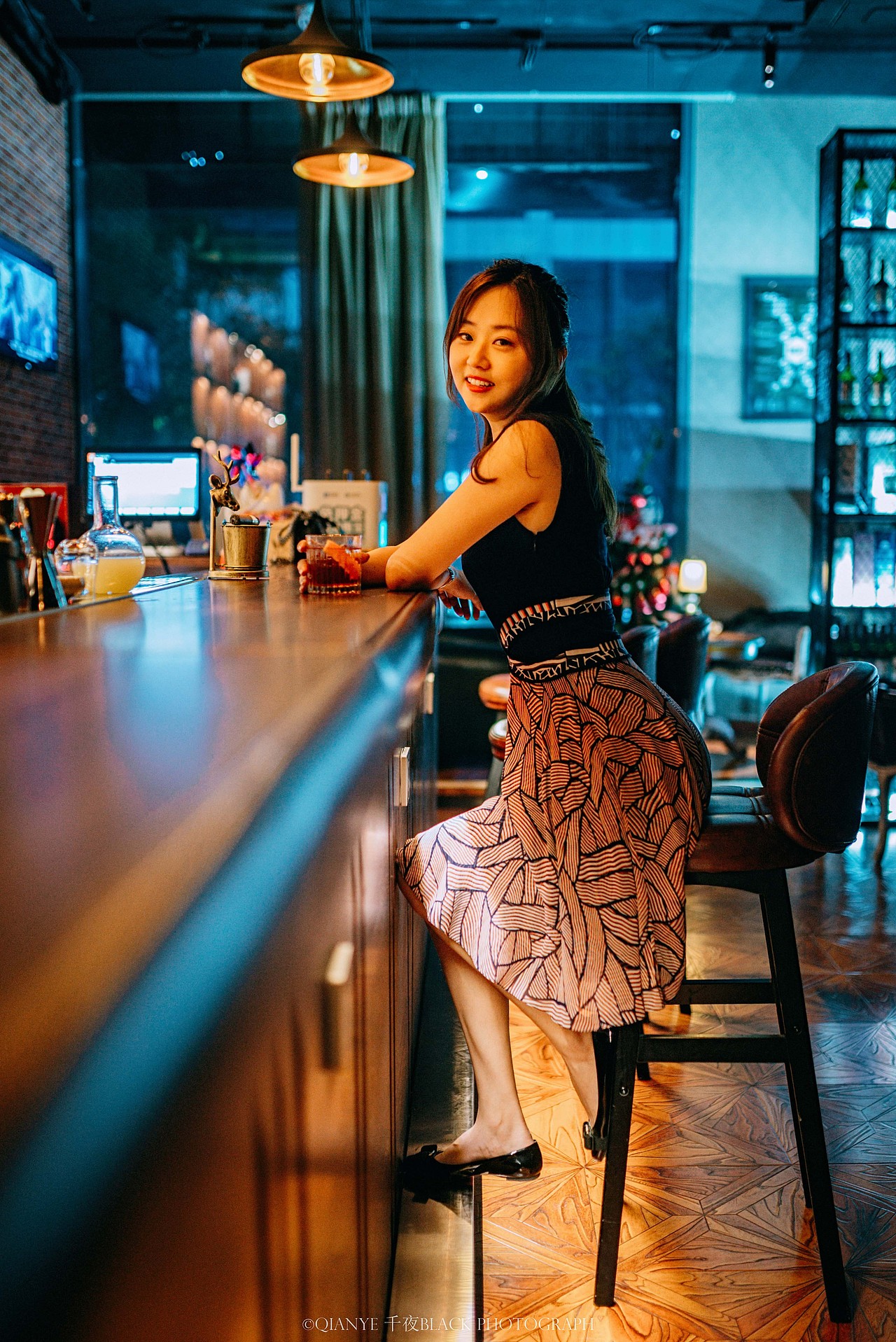 她,与一杯尼格罗尼°