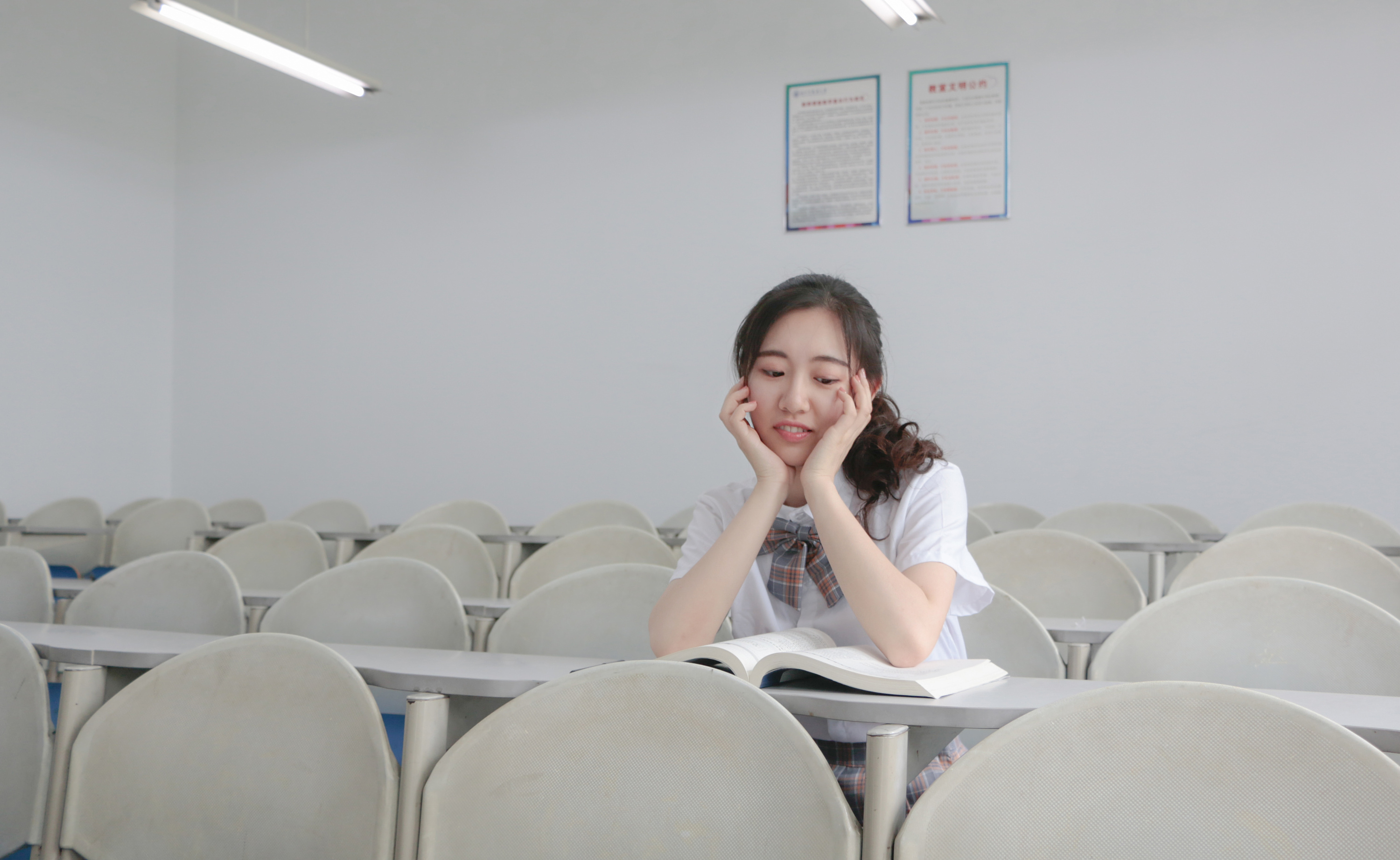 青春女生清新校园制服摄影