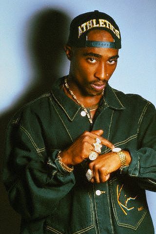 2pac原名图派克·阿玛鲁·夏库尔(tupac amaru shakur)美国说唱钢手