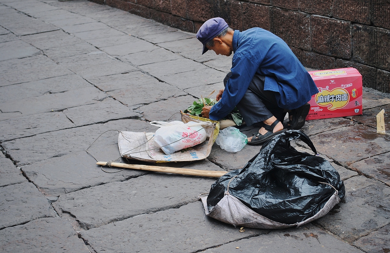 凤凰古城的老人