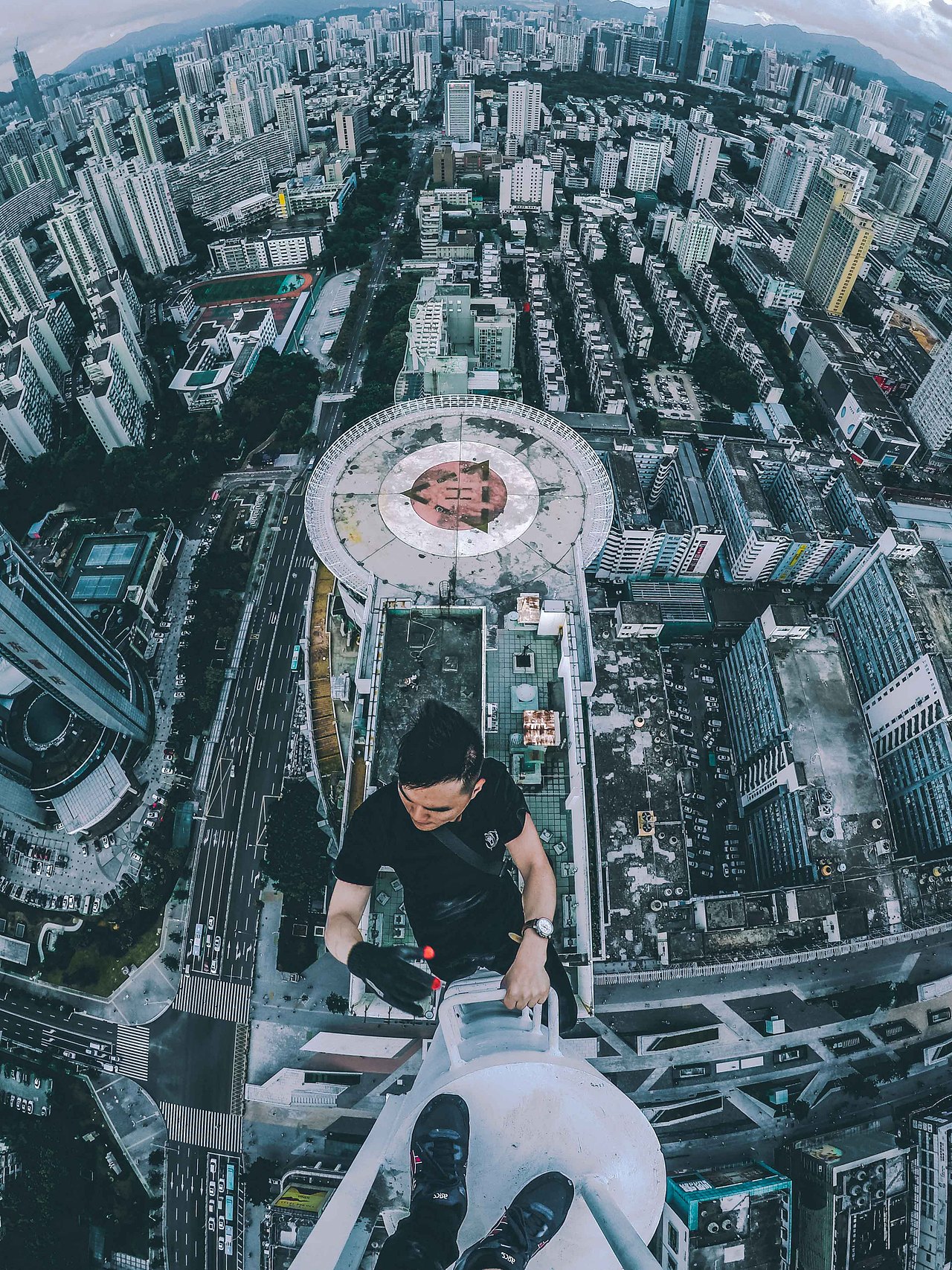 一个避雷针站不住两个人