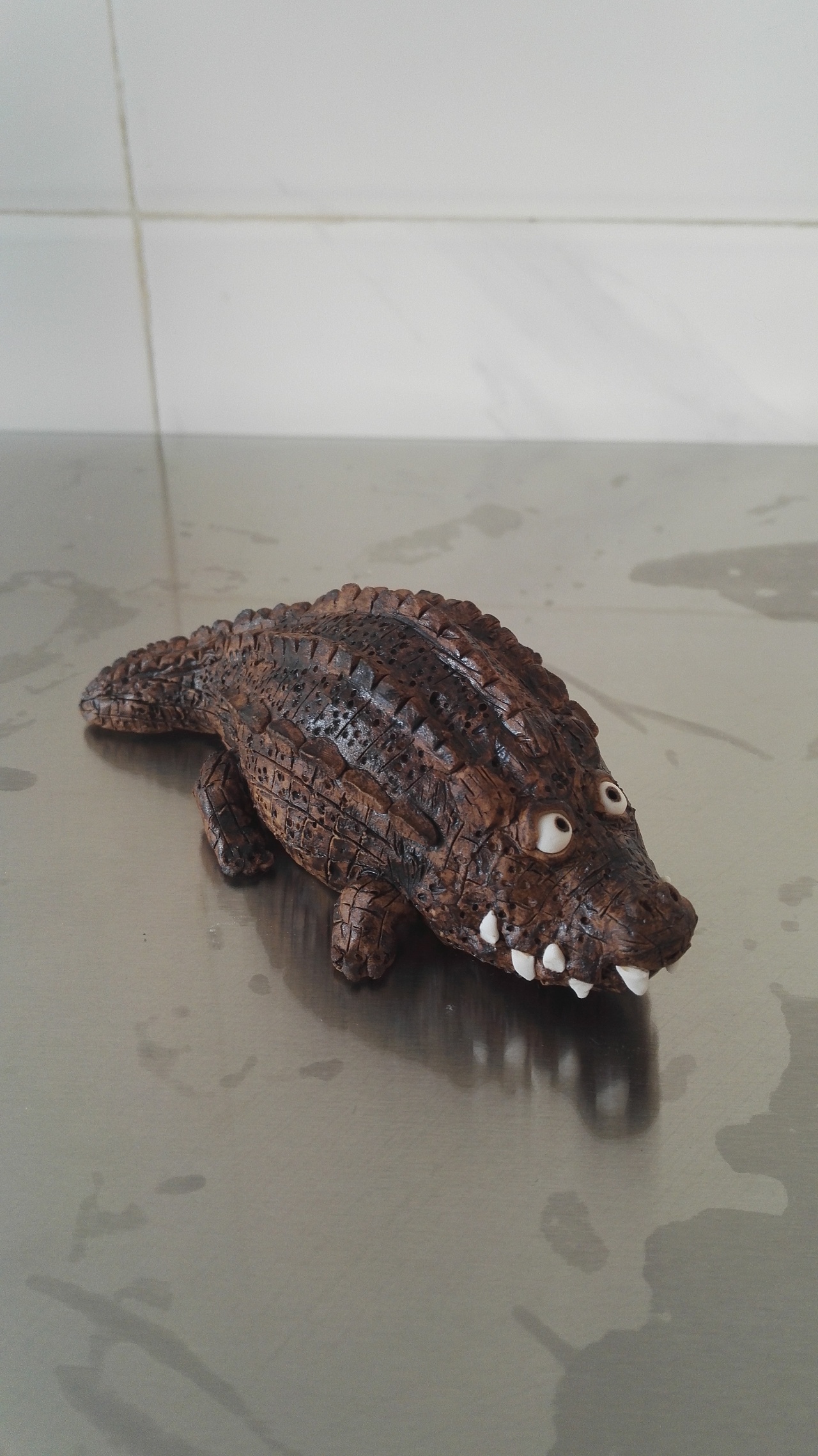 花香吸引,鳄萌一枚.(陶土手工制作)