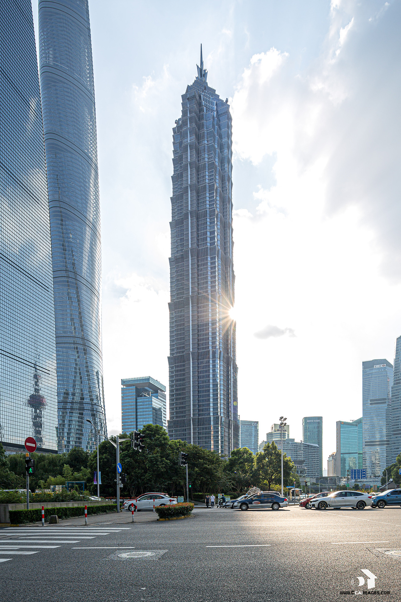国庆期间的陆家嘴 / The Lujiazui Financial District（图ZMjI3MTMwNjA0） - 环境/建筑摄影 - 站酷设计师像导XiangDao原创素材 - 站酷ZCOOL