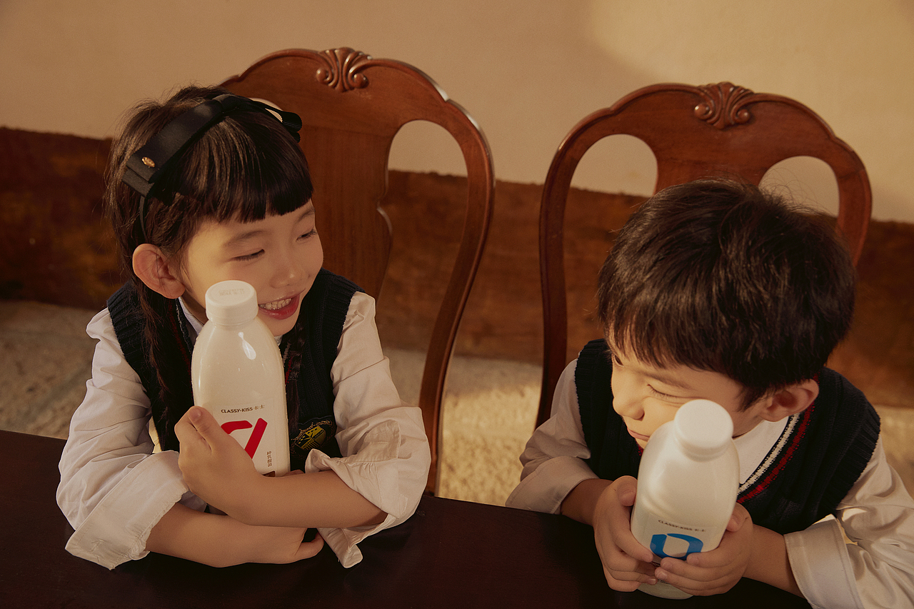 ClassyKiss卡士酸奶｜2021线下广告拍摄（图ZMjc5NDM5MDM2） - 人像摄影 - 站酷设计师WaiTinG0417原创素材 - 站酷ZCOOL