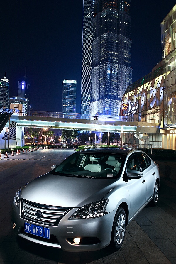 尼桑新轩逸夜景