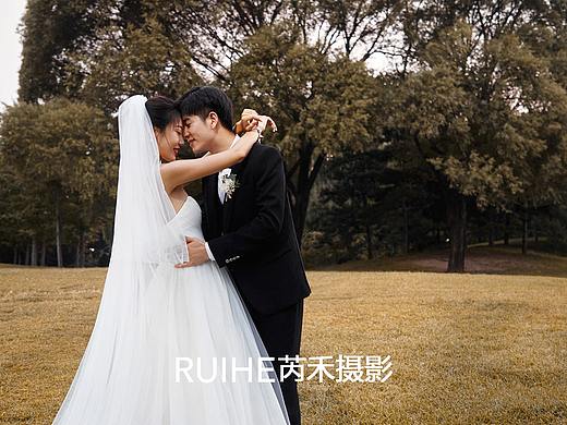 流淌在时光里的温柔爱意，电影风人像婚纱照摄影