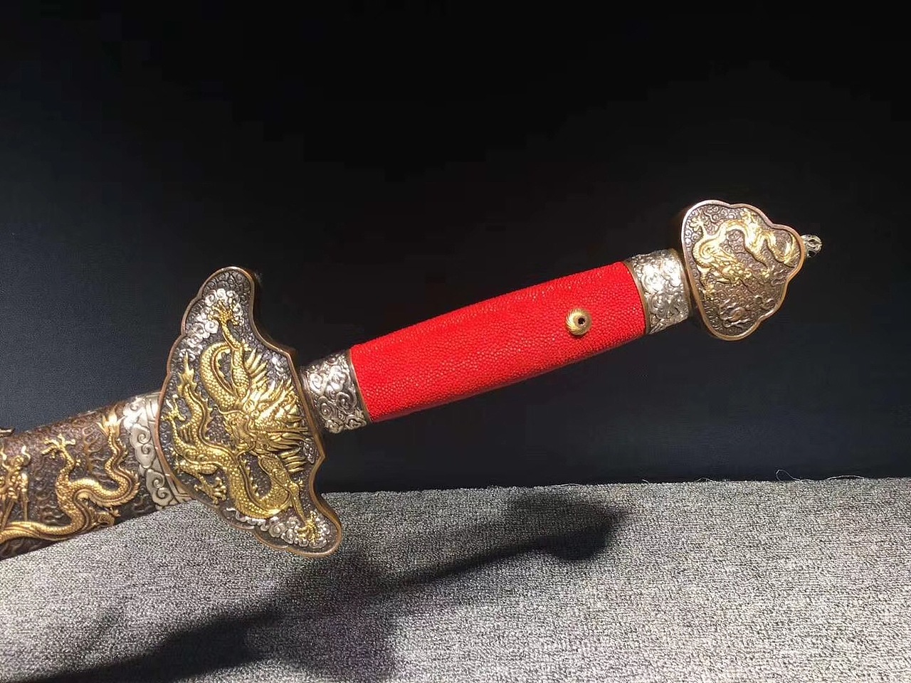 铜装鎏金鎏银百炼花纹钢双槽手工研磨精品鱼皮鞘御龙剑