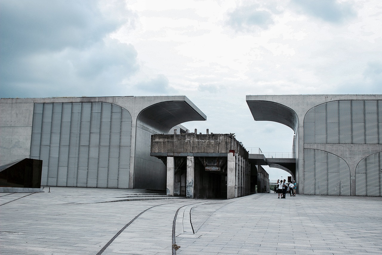 夏末的龙美术馆（图ZOTAzOTMwNDg=） - 环境/建筑摄影 - 站酷设计师可以吗这个原创素材 - 站酷ZCOOL